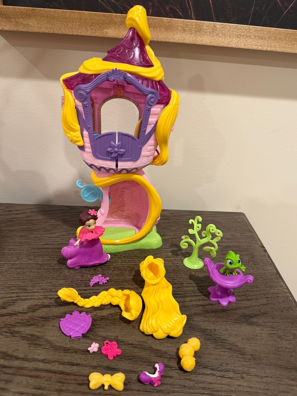 Disney Princess Little Kingdom Rapunzel Stylin Tower B5837 & Accessories